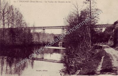 Carte postale ancienne Le Viaduc du Chemin de fer — Thouars (Deux-Sèvres)