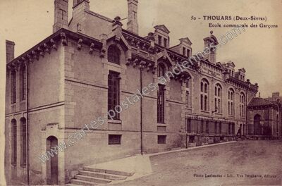Carte postale ancienne Ecole communale des Garçons — Thouars (Deux-Sèvres)