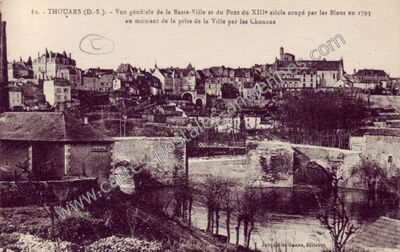 Carte postale ancienne Vue générale de la Basse-Ville et du Pont du XIIIe siècle coupé par les Bleus en 1793 au… — Thouars (Deux-Sèvres)