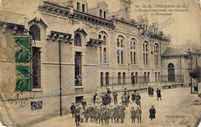 Carte postale ancienne L'Ecole Communale des Garçons et Pensionnat — Thouars (Deux-Sèvres)