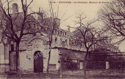 Carte postale ancienne Le Château. Maison de Force — Thouars (Deux-Sèvres)