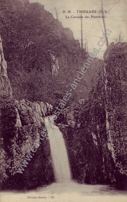 Carte postale ancienne La Cascade des Pommiers — Thouars (Deux-Sèvres)