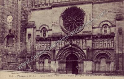 Carte postale ancienne Eglise St-Médard XIIe siècle - Façade principale bâtie en 1480 et restaurée en 1866 — Thouars (Deux-Sèvres)