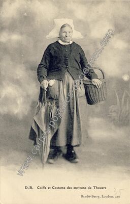 Carte postale ancienne Coiffe et Costume des environs — Thouars (Deux-Sèvres)