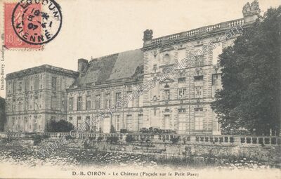 Carte postale ancienne Le Château (Façade sur le Petit Parc) — Oiron (Deux-Sèvres)