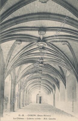 Carte postale ancienne Le Château - Galerie voûtée - Aile Gauche — Oiron (Deux-Sèvres)