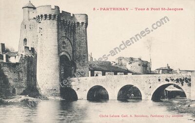 Carte postale ancienne Tour & Pont St-Jacques — Parthenay (Deux-Sèvres)