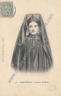 Carte postale ancienne Costume de Deuil — Parthenay (Deux-Sèvres)