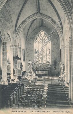 Carte postale ancienne Intérieur de l'Eglise — Moncoutant (Deux-Sèvres)