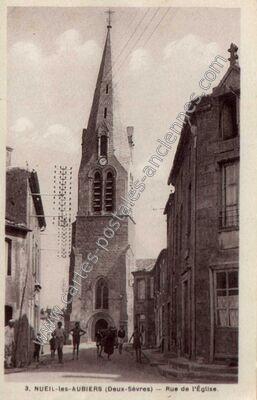 Carte postale ancienne Rue de l'Église — Nueil-les-Aubiers (Deux-Sèvres)