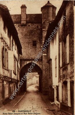 Carte postale ancienne Porte Saint-Jacques et Rue Saint-Jacques — Parthenay (Deux-Sèvres)