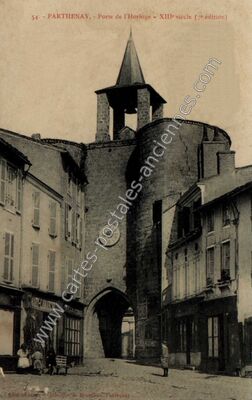 Carte postale ancienne Porte de l'Horloge - XIIIe siècle — Parthenay (Deux-Sèvres)