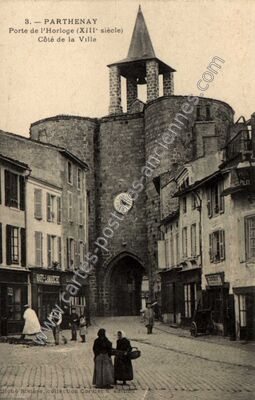 Carte postale ancienne Porte de l'Horloge (XIIIe siècle) - Côté de la Ville — Parthenay (Deux-Sèvres)
