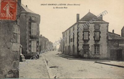 Carte postale ancienne La Grande-Rue — Saint-Amand-sur-Sèvre (Deux-Sèvres)