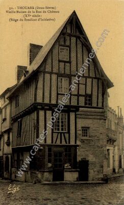 Carte postale ancienne Vieille Maison de la Rue du Château (XVe siècle) (Siège du Syndicat d'Initiative) — Thouars (Deux-Sèvres)