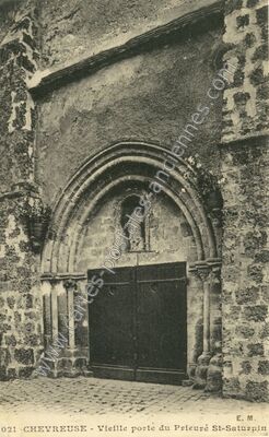 Carte postale ancienne Vieille porte du Prieuré St-Saturnin — Chevreuse (Yvelines)