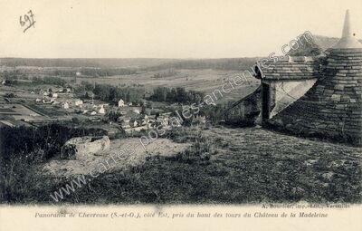 Carte postale ancienne Panorama de Chevreuse, côté Est, pris du haut des tours du Château de la Madeleine — Chevreuse (Yvelines)