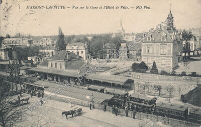 Carte postale ancienne Vue sur la Gare et l'Hôtel de Ville — Maisons-Laffitte (Yvelines)
