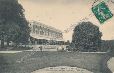 Carte postale ancienne L'Hôtel-Royal, vu des Jardins — Maisons-Laffitte (Yvelines)