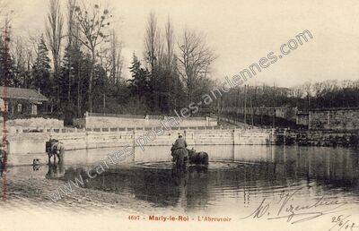 Carte postale ancienne L'Abreuvoir — Marly-le-Roi (Yvelines)