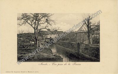 Carte postale ancienne Vue prise de la Prairie — Maule (Yvelines)