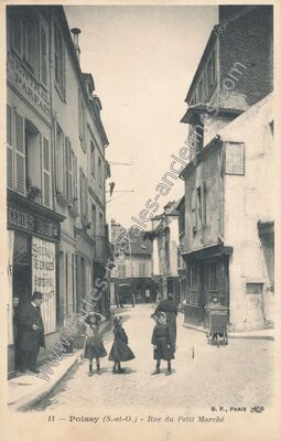 Carte postale ancienne Rue du Petit Marché — Poissy (Yvelines)