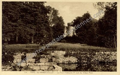 Carte postale ancienne PARC de RAMBOUILLET. - La Tour François 1er vue du Vieux Pont — Rambouillet (Yvelines)