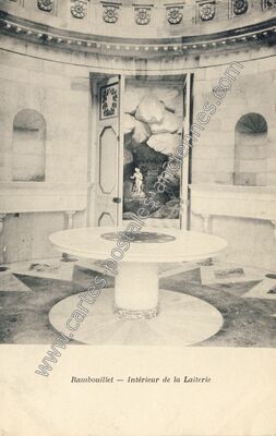 Carte postale ancienne Intérieur de la Laiterie — Rambouillet (Yvelines)