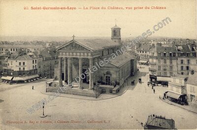 Carte postale ancienne La Place du Château, vue prise du Château — Saint-Germain-en-Laye (Yvelines)
