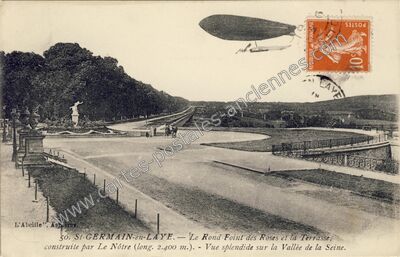 Carte postale ancienne Le Rond-Point des Roses et la Terrasse, construite par Le Nôtre — Saint-Germain-en-Laye (Yvelines)