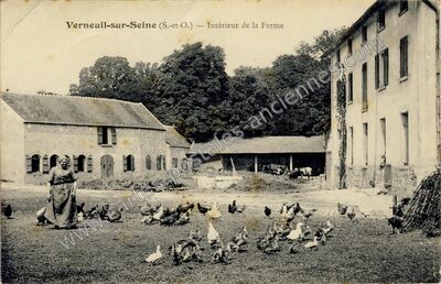 Carte postale ancienne Intérieur de la Ferme — Verneuil-sur-Seine (Yvelines)