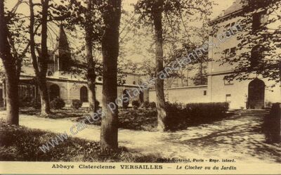 Carte postale ancienne Abbaye Cistercienne - Le Clocher vu du Jardin — Versailles (Yvelines)