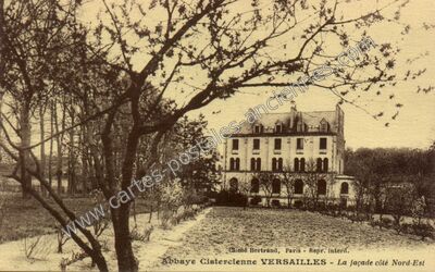 Carte postale ancienne Abbaye Cistercienne - La façade côté Nord-Est — Versailles (Yvelines)