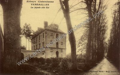 Carte postale ancienne Abbaye Cistercienne, La façade côté Est — Versailles (Yvelines)