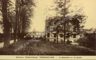 Carte postale ancienne Abbaye Cistercienne - Le Monastère vu du Jardin — Versailles (Yvelines)