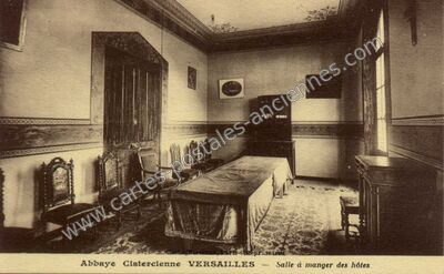 Carte postale ancienne Abbaye Cistercienne -- Salle à manger des hôtes — Versailles (Yvelines)