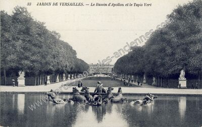 Carte postale ancienne Le Bassin d'Apollon et le Tapis Vert — Versailles (Yvelines)