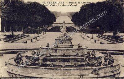 Carte postale ancienne Bassin de Latone / Le Tapis Vert - Le Grand Canal — Versailles (Yvelines)