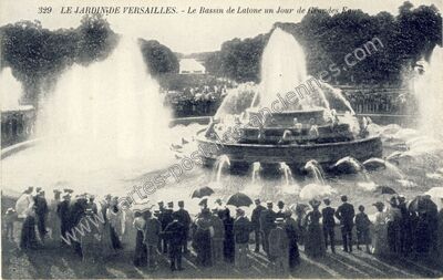 Carte postale ancienne Le Bassin de Latone un Jour de Grandes Eaux — Versailles (Yvelines)