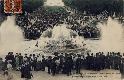 Carte postale ancienne Grandes Eaux — Bassin de Latone, Perspective du Tapis Vert et du Canal — Versailles (Yvelines)