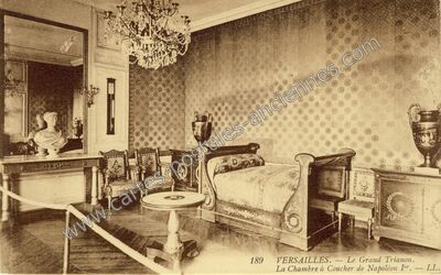 Carte postale ancienne Le Grand Trianon. La Chambre à Coucher de Napoléon Ier — Versailles (Yvelines)
