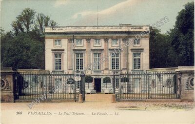 Carte postale ancienne Le Petit Trianon. — La Façade — Versailles (Yvelines)