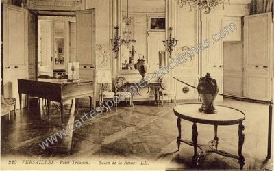 Carte postale ancienne Petit Trianon. — Salon de la Revue — Versailles (Yvelines)