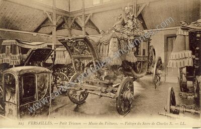 Carte postale ancienne Petit Trianon — Musée des Voitures. — Voiture du Sacre de Charles X — Versailles (Yvelines)