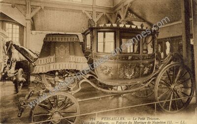 Carte postale ancienne Le Petit Trianon. Musée des Voitures. Voiture du Mariage de Napoléon III — Versailles (Yvelines)