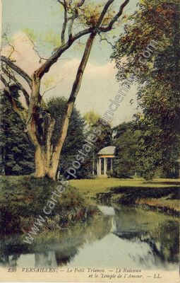 Carte postale ancienne Le Petit Trianon. — Le Ruisseau et le Temple de l'Amour — Versailles (Yvelines)