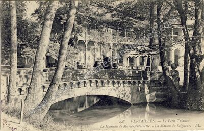 Carte postale ancienne Le Petit Trianon. Le Hameau de Marie-Antoinette. La Maison du Seigneur — Versailles (Yvelines)