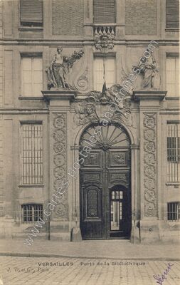 Carte postale ancienne Porte de la Bibliothèque — Versailles (Yvelines)
