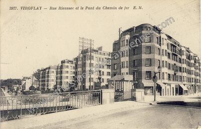 Carte postale ancienne Rue Rieussec et le Pont du Chemin de fer — Viroflay (Yvelines)