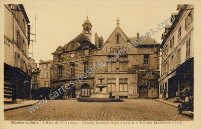 Carte postale ancienne L'Hôtel de Ville - L'Ancien Auditoire Royal et la Fontaine Renaissance — Mantes-la-Jolie (Yvelines)